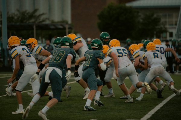 Trasforma il Tuo Stile Professionale: L'Arte di Inserire Accessori Etnici nell'Abbigliamento Formale